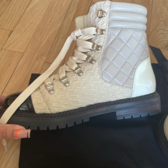Chanel boot size 40 overall in condition - Picture 6 of 8